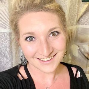 Meet your Posher, Phoebe